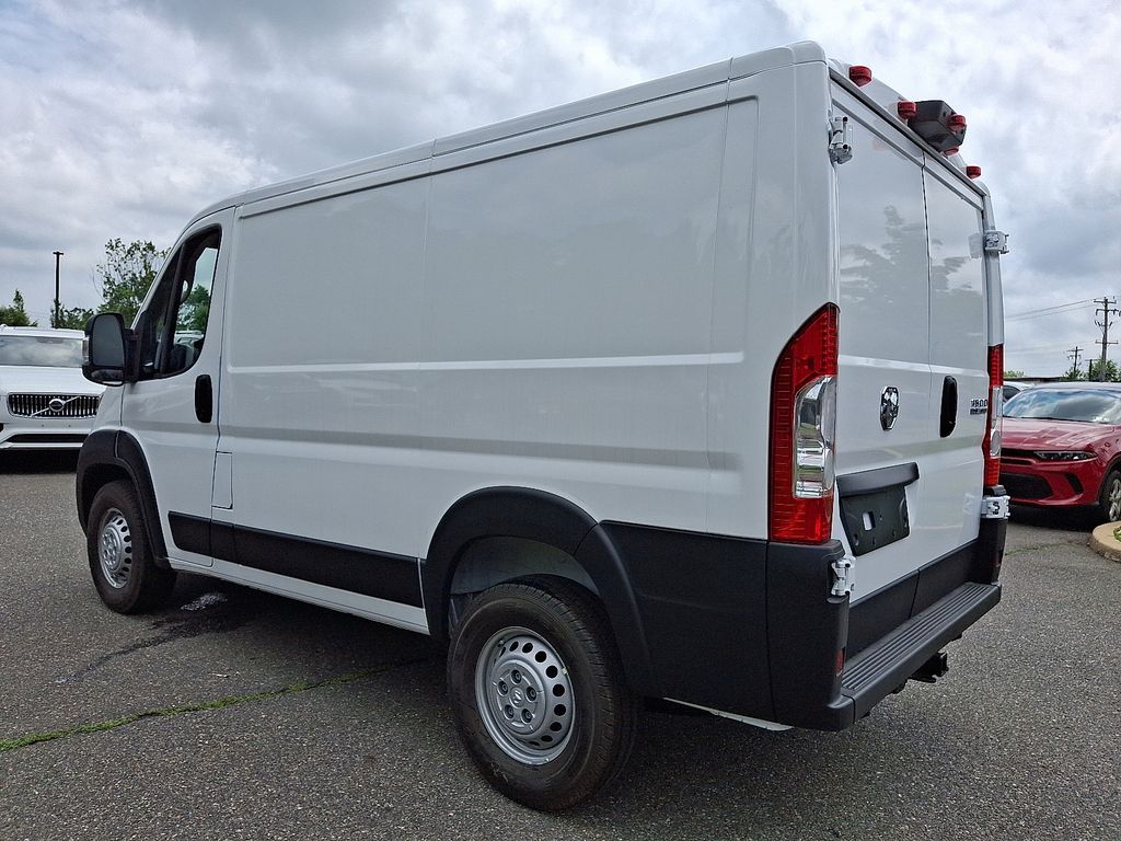 2025 Ram 1500 Tradesman photo 2