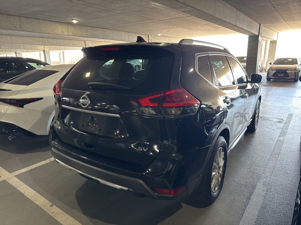 2018 Nissan Rogue SV photo 3