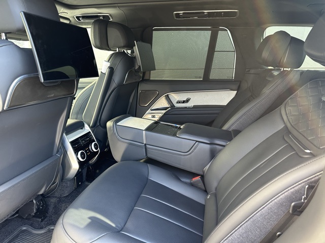 2025 Land Rover Range Rover SV photo 5