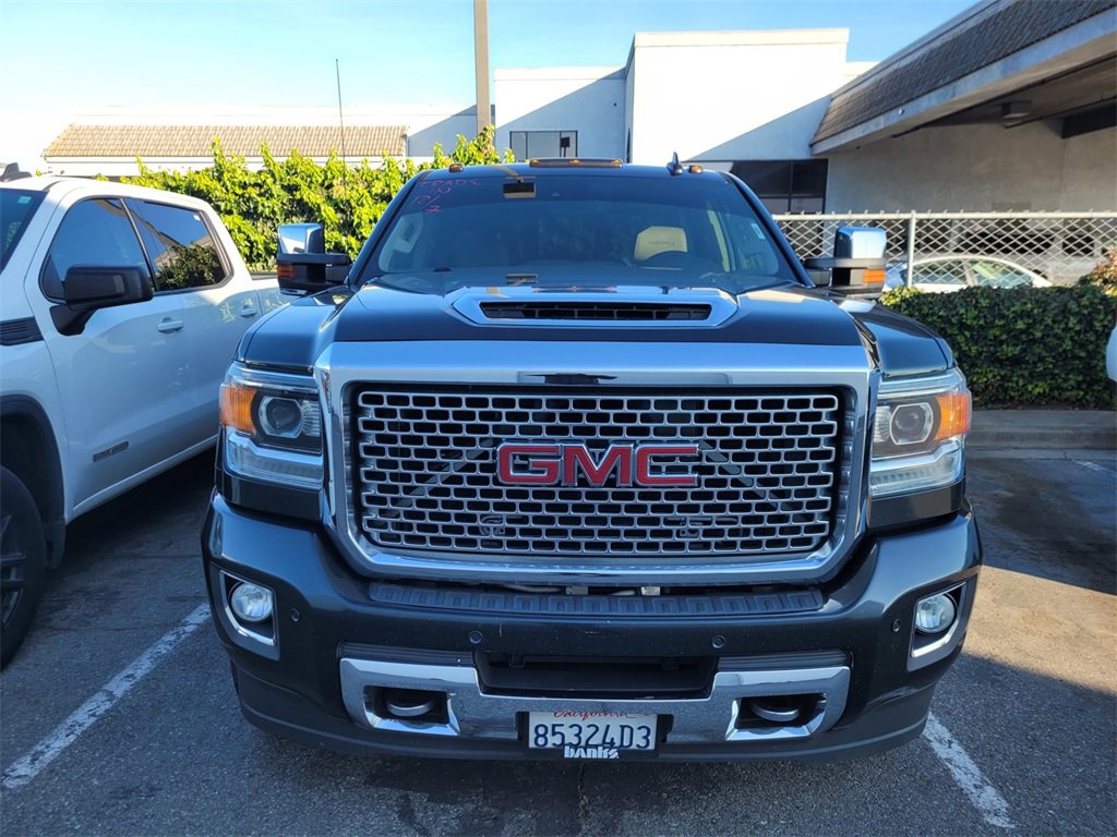 2017 Gmc Sierra 2500 HD Denali photo 2