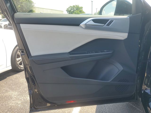 2025 Volkswagen Taos SE photo 17
