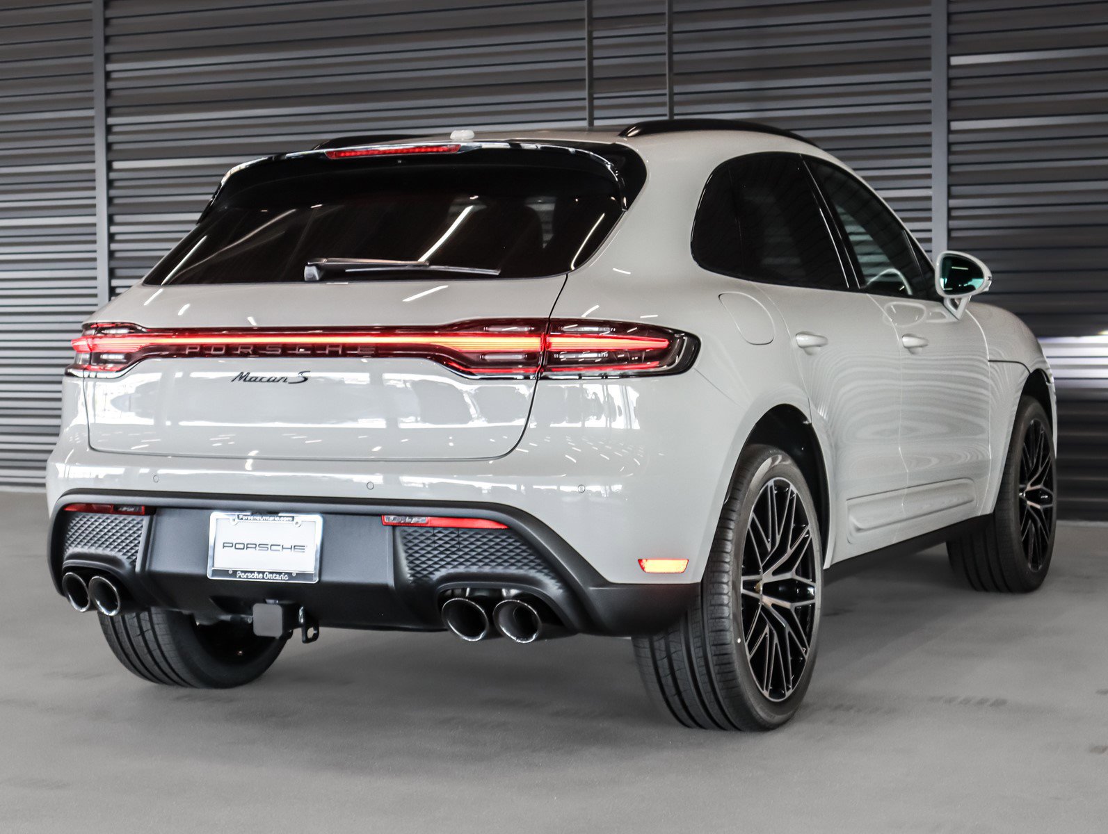 2025 Porsche Macan S photo 10