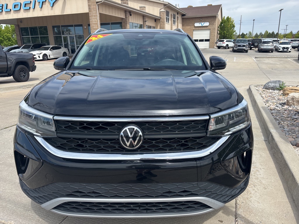2024 Volkswagen Taos SE photo 2