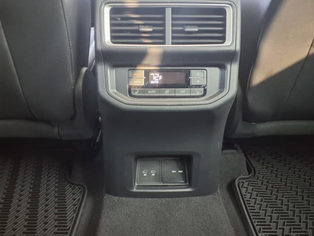 2025 Volkswagen Atlas SEL Premium R-Line photo 19