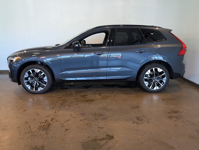 2026 Volvo XC60 B5 Plus photo 3