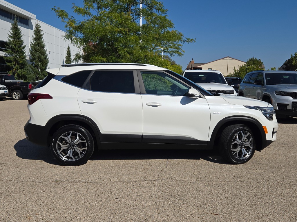 2022 Kia Seltos EX photo 5