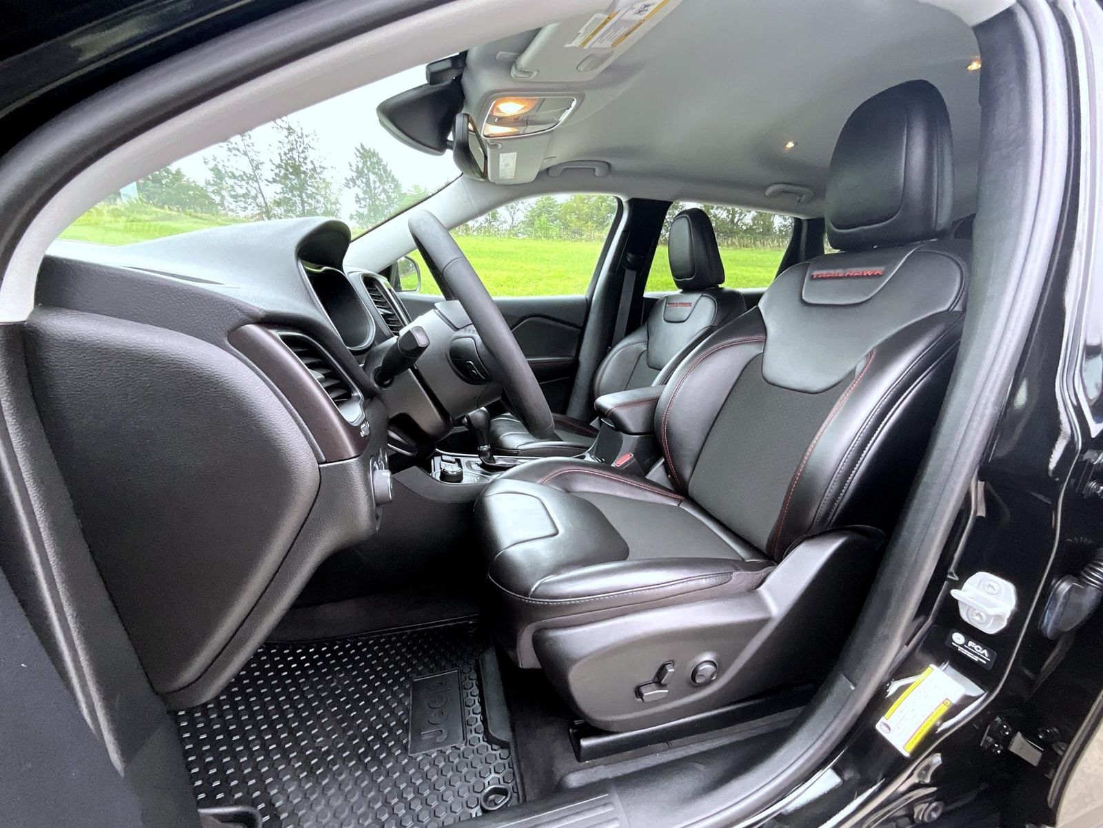 2022 Jeep Cherokee Trailhawk photo 7