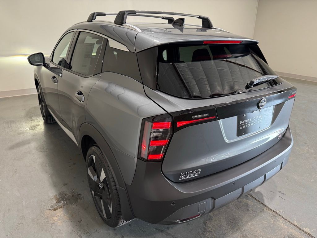 2026 Nissan Kicks SR photo 3