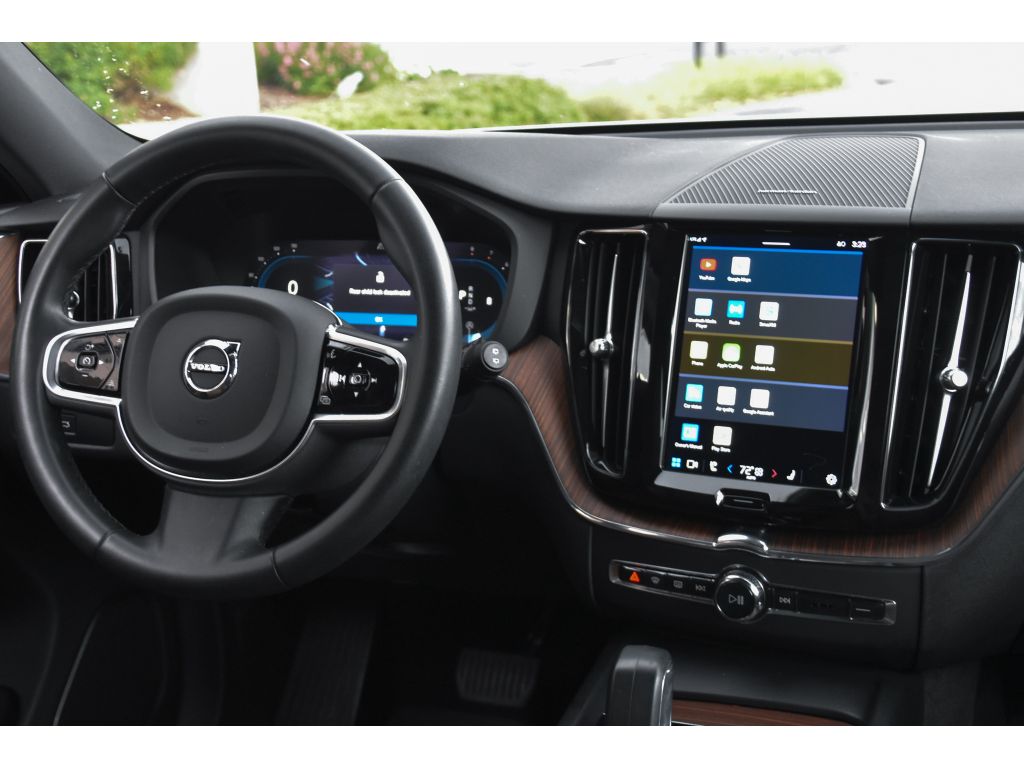 2023 Volvo XC60 B5 Plus photo 18