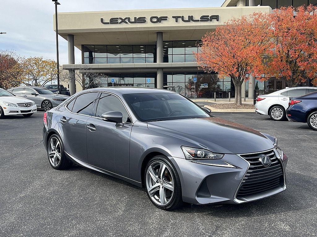 2018 Lexus IS 300's photo