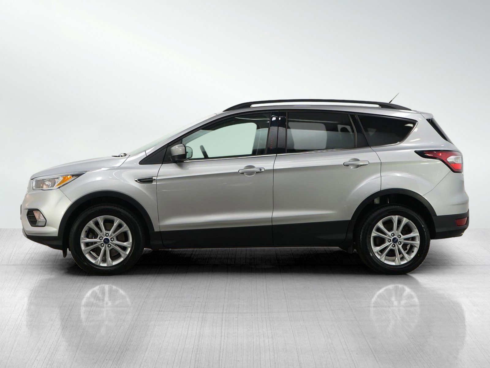 Used 2018 Ford Escape SE with VIN 1FMCU9GD3JUA11112 for sale in South Saint Paul, Minnesota