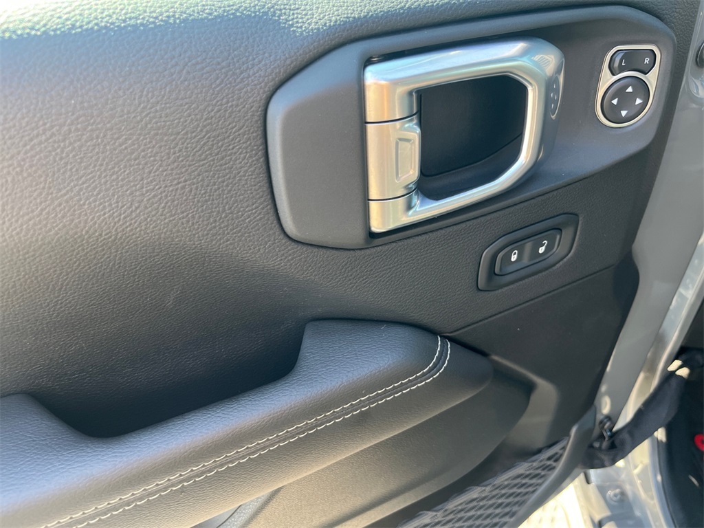 2020 Jeep Gladiator Overland photo 11
