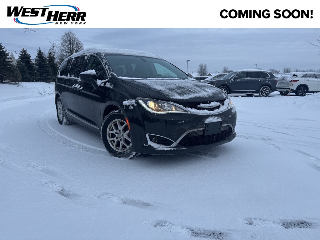 2020 Chrysler Pacifica Touring L's photo