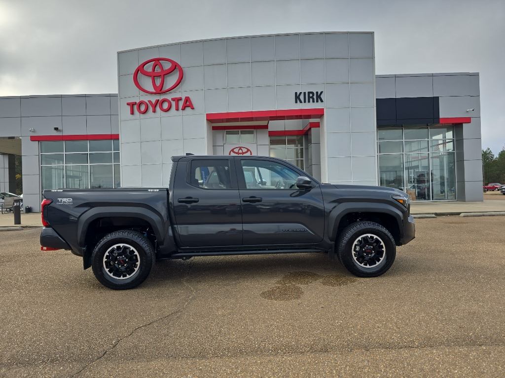 2024 Toyota Tacoma TRD Off Road's photo