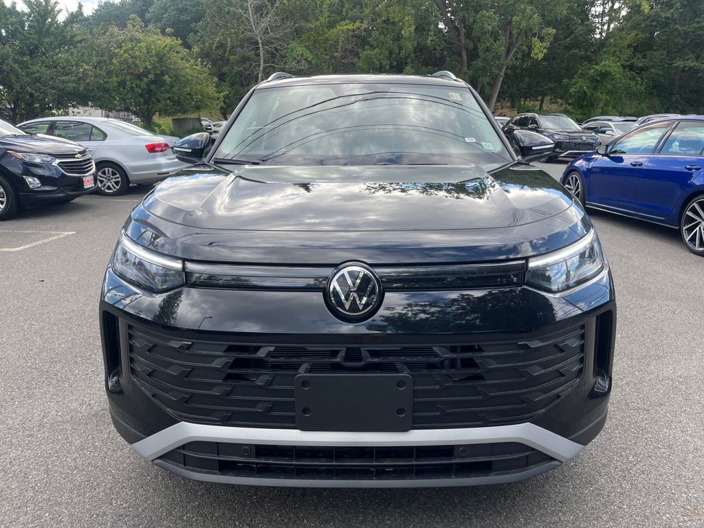 2025 Volkswagen Tiguan SE photo 3