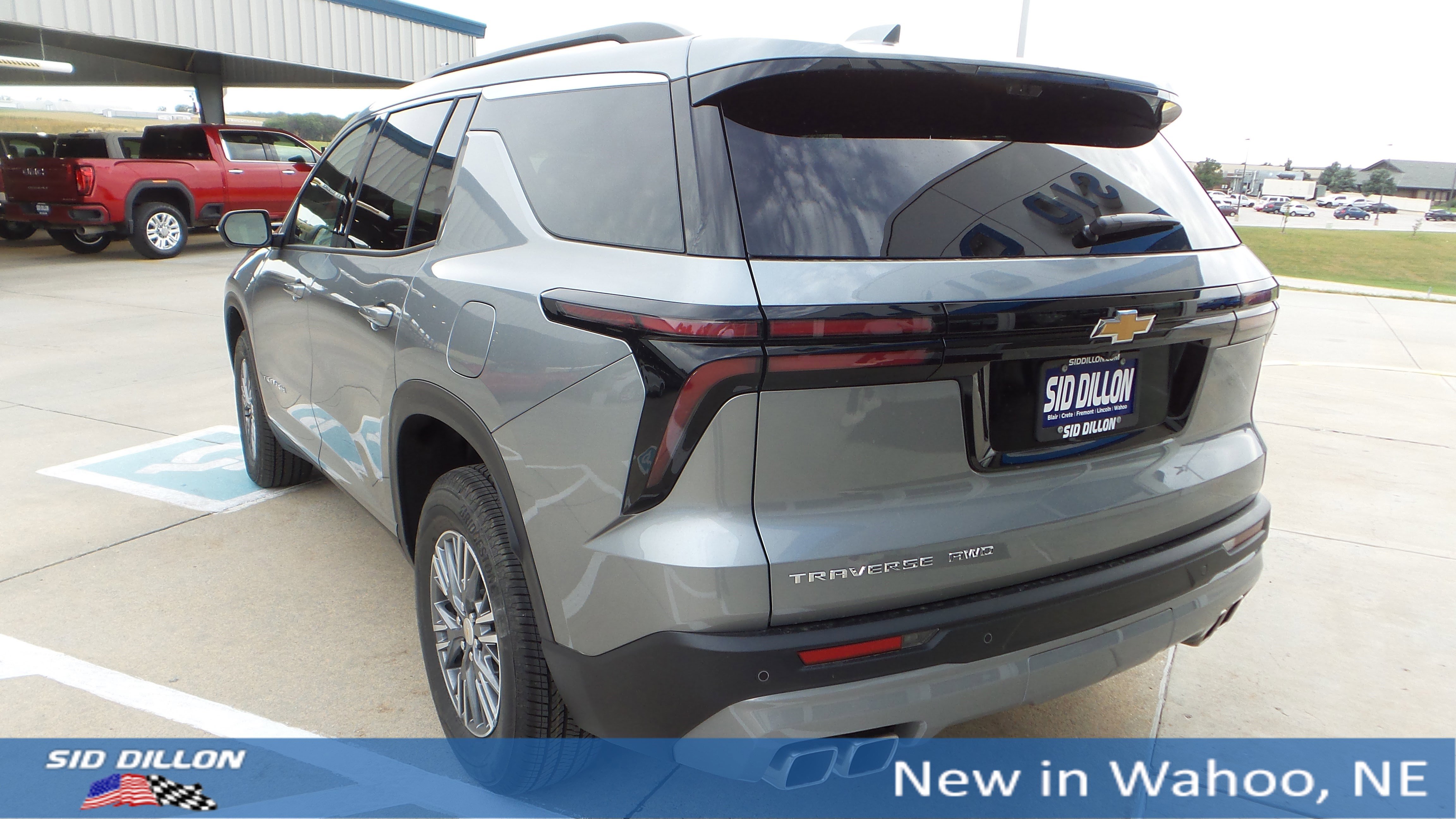 2026 Chevrolet Traverse photo 2