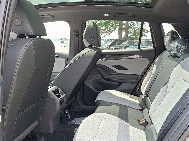 2025 Volkswagen Tiguan SE R-Line Black photo 4