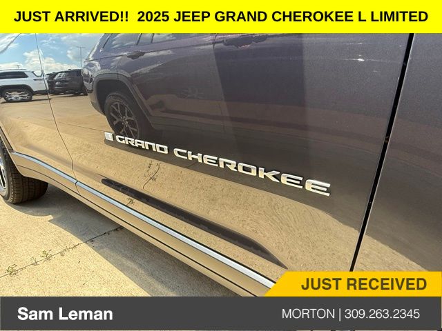 2025 Jeep Grand Cherokee Limited photo 2