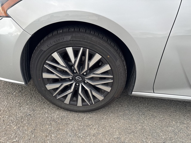 2023 Nissan Altima 2.5 SV photo 9