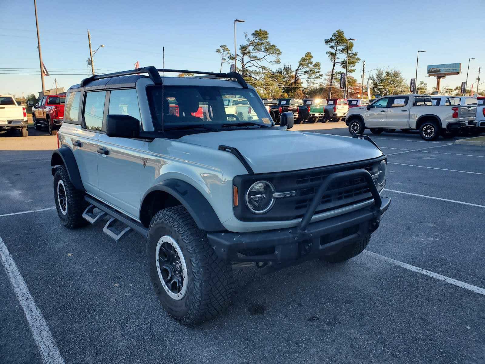 2023 Ford Bronco 4-Door Base's photo