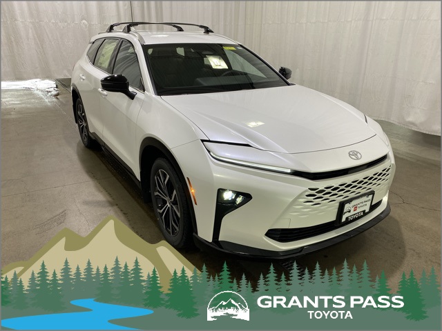 2025 Toyota Crown Signia XLE's photo