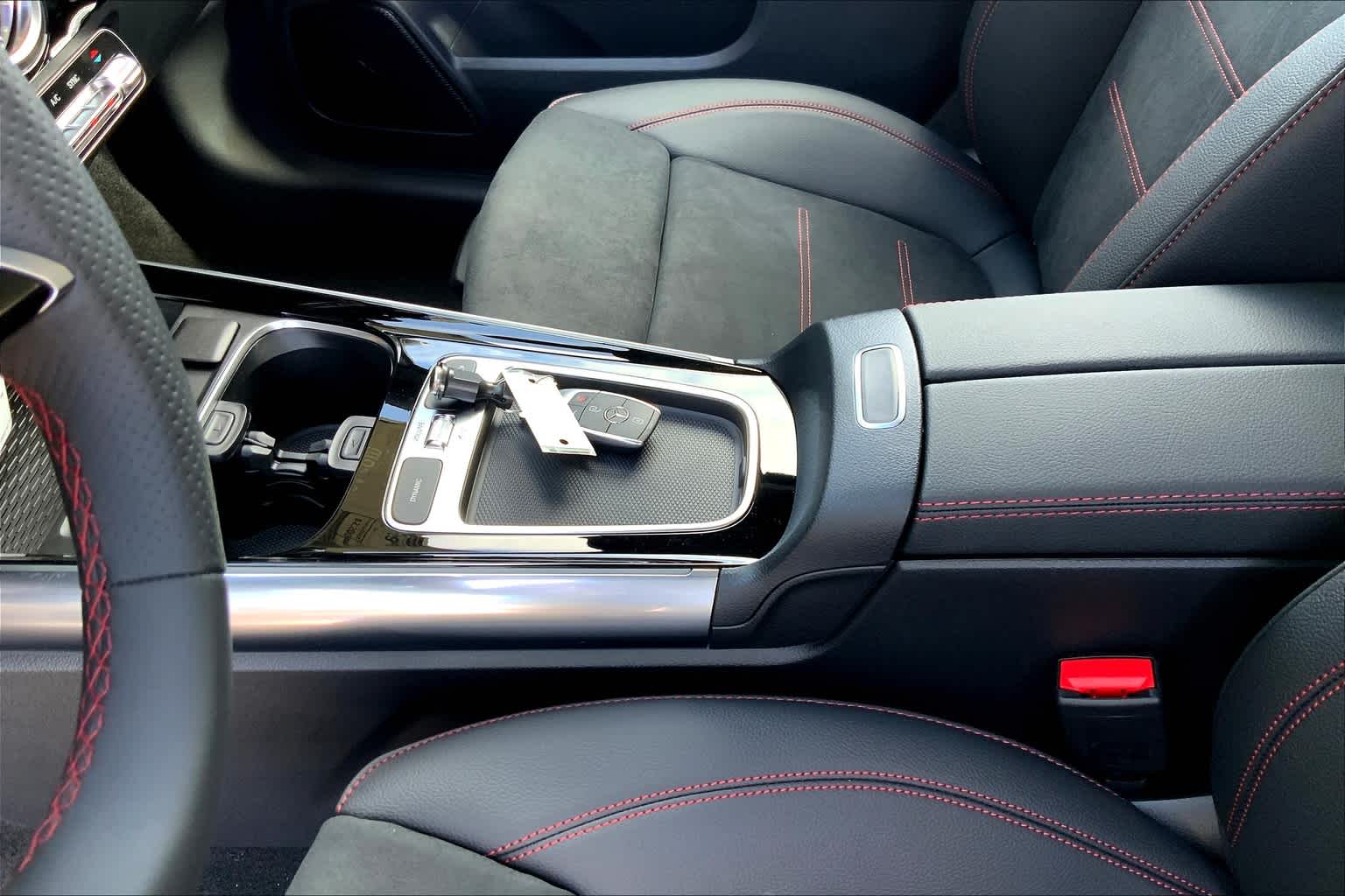 2025 Mercedes Benz GLA 250 photo 10
