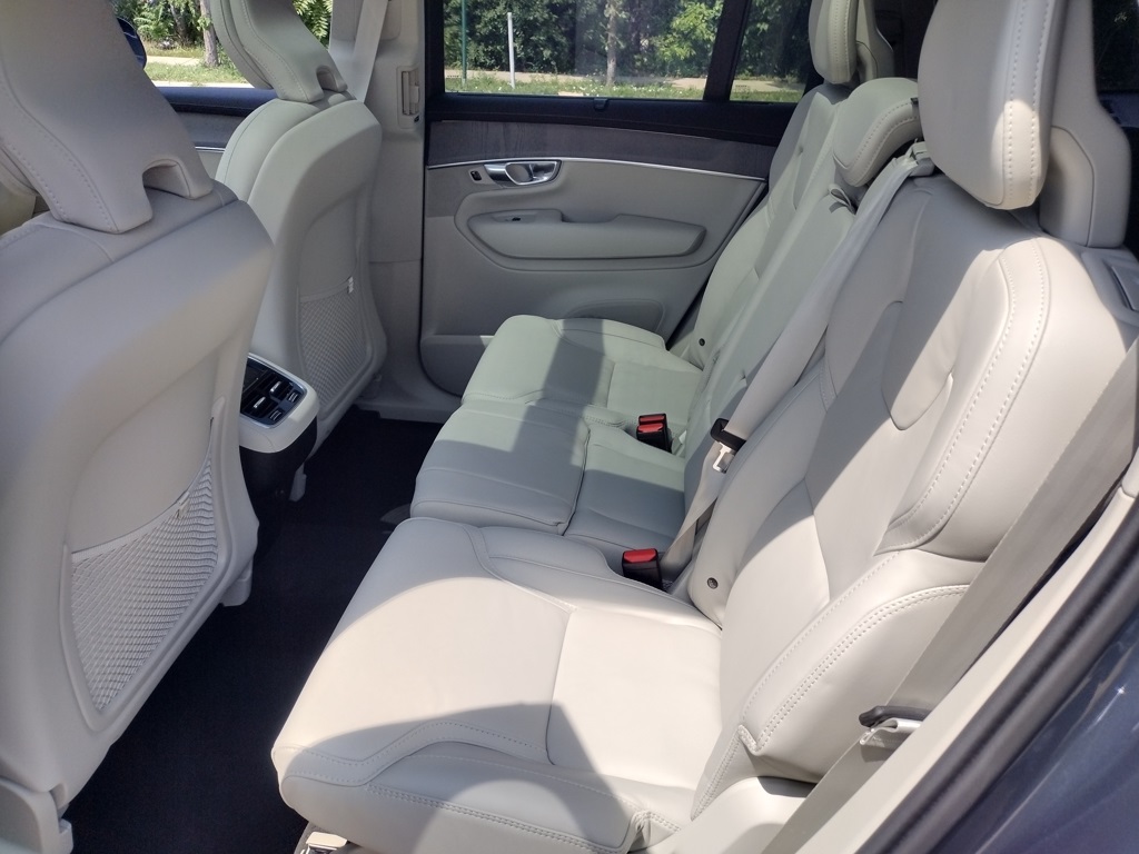 2026 VOLVO XC90 - Image 21