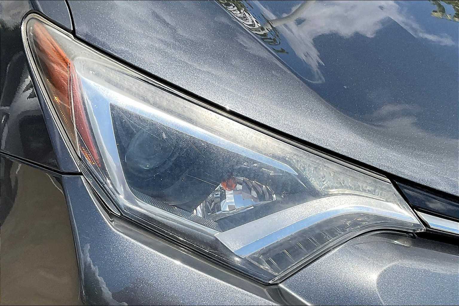 2017 Toyota RAV4 XLE photo 26
