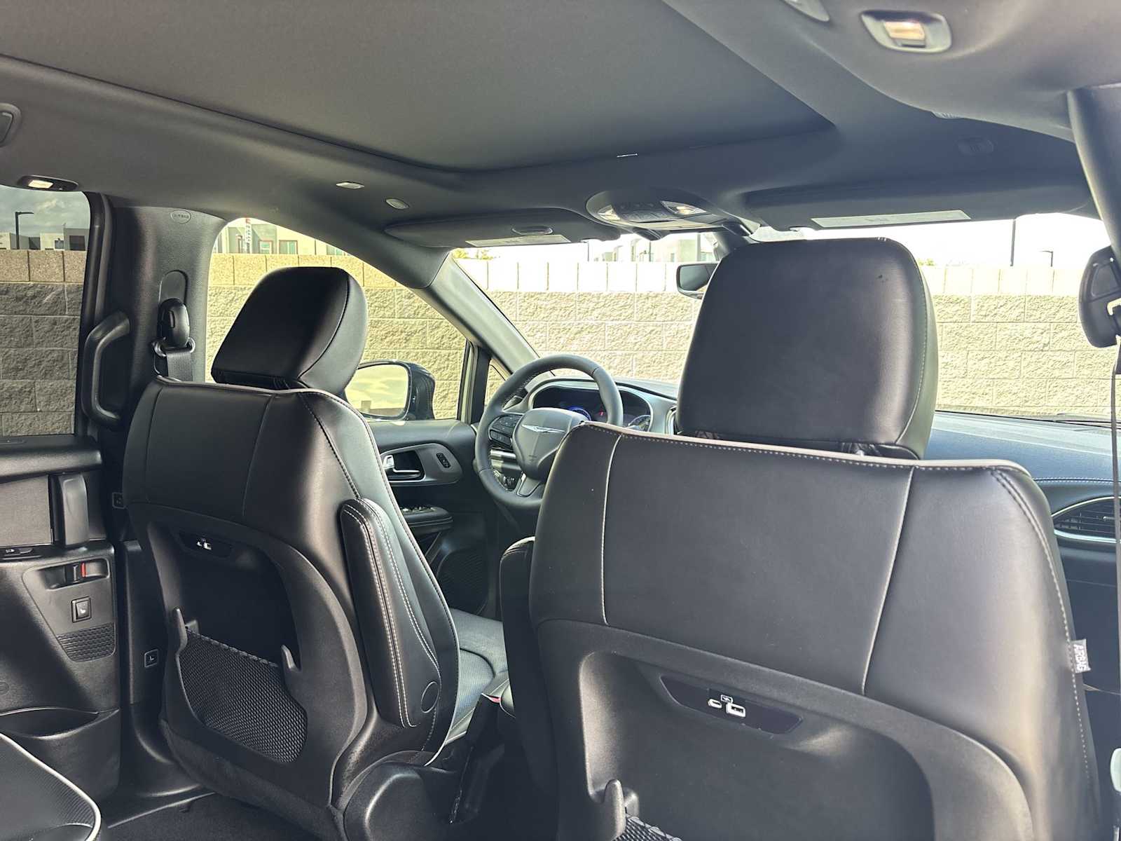 2023 Chrysler Pacifica Limited photo 14
