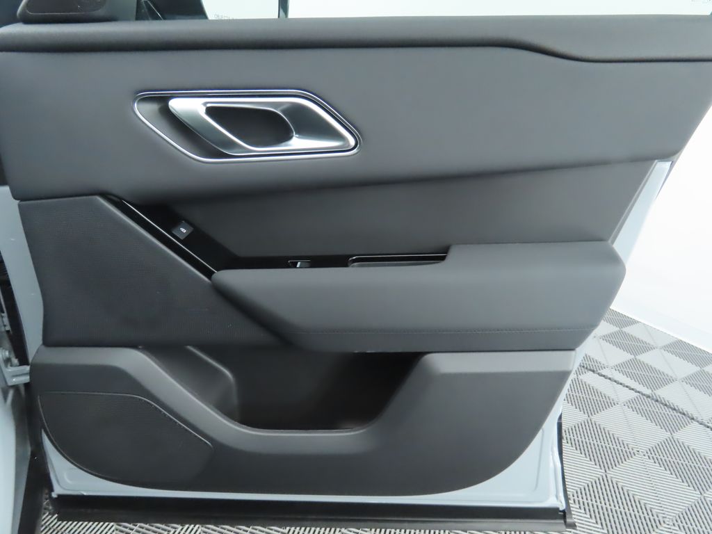 2025 Land Rover Range Rover Velar SE photo 24