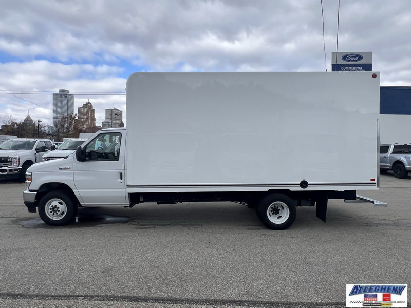 2026 Ford E-450 photo 2