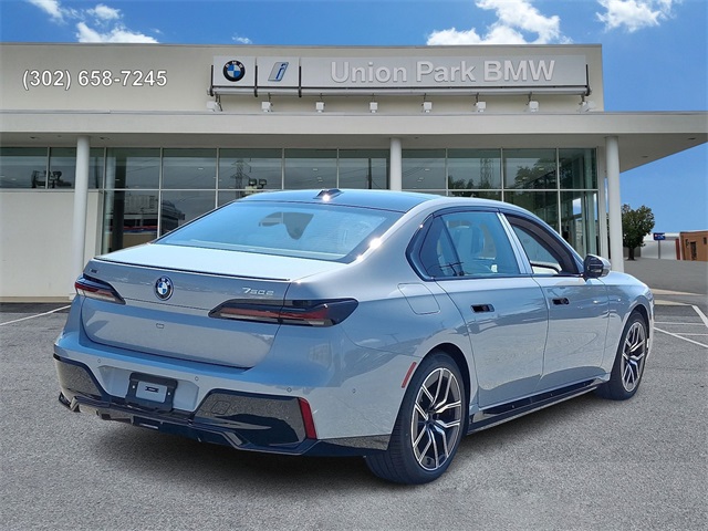 2026 Bmw 750e photo 4