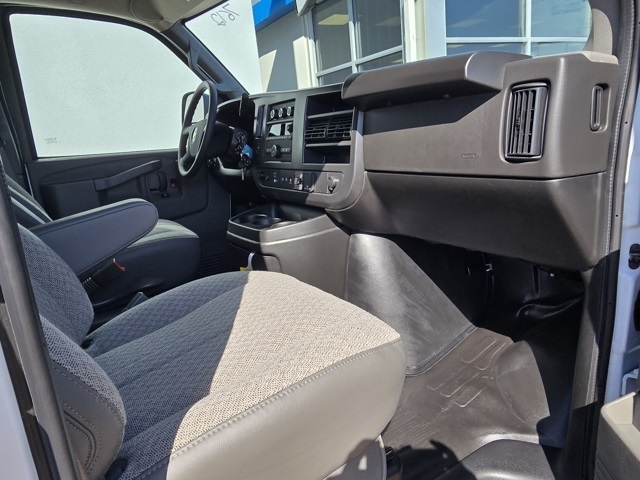 2025 Chevrolet Express 2500 Work Van photo 17