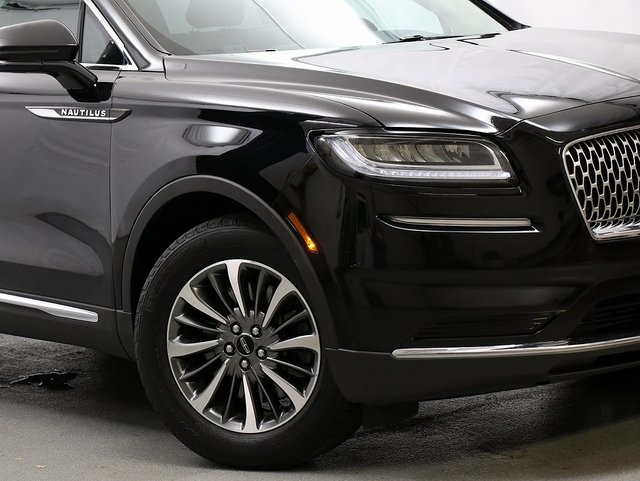 2022 Lincoln Nautilus Standard photo 3