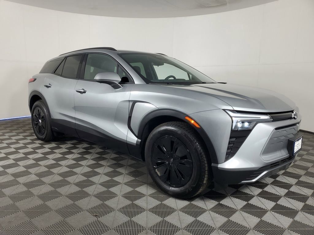 2025 Chevrolet Blazer EV photo 2