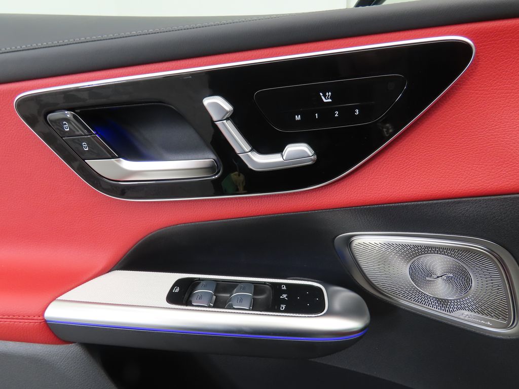 2025 Mercedes Benz GLC 300 photo 23