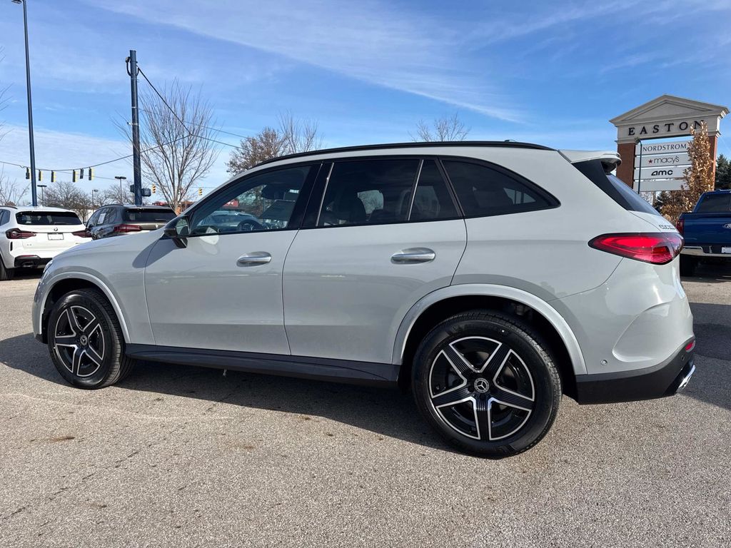 2026 Mercedes Benz GLC 300 4MATIC photo 3