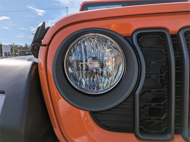 2025 Jeep Gladiator Sport S photo 2