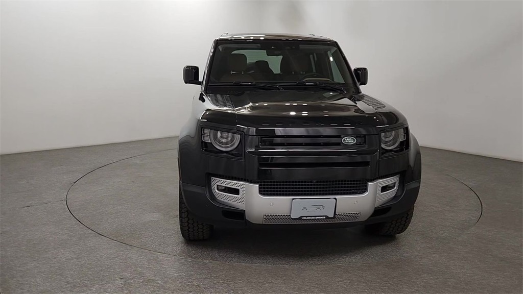 2025 Land Rover Defender 110 S photo 3