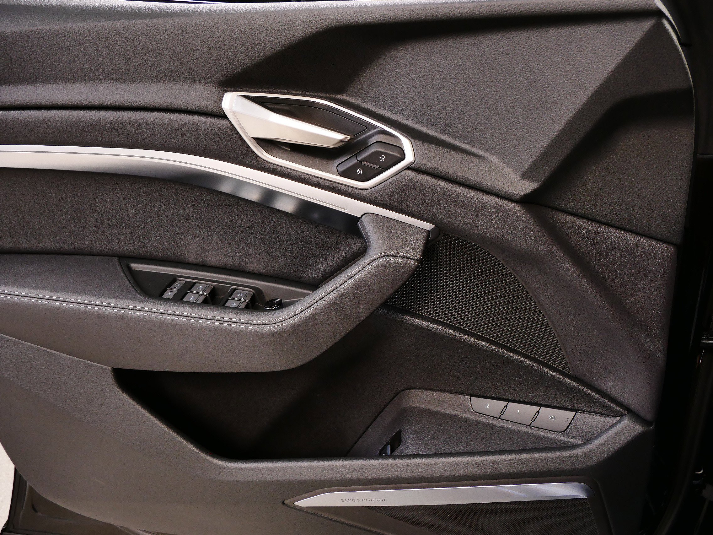 2024 Audi Q8 E-tron Premium Plus photo 24