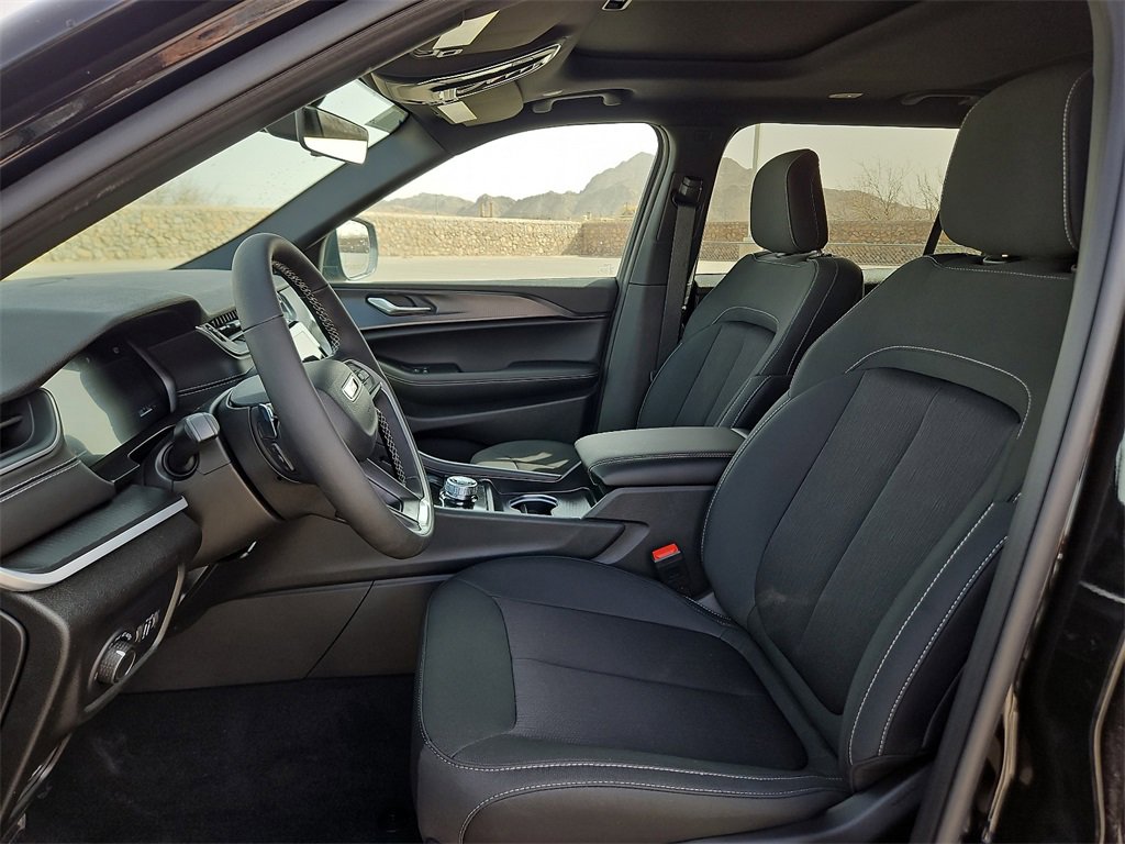 2025 Jeep Grand Cherokee Laredo X photo 11