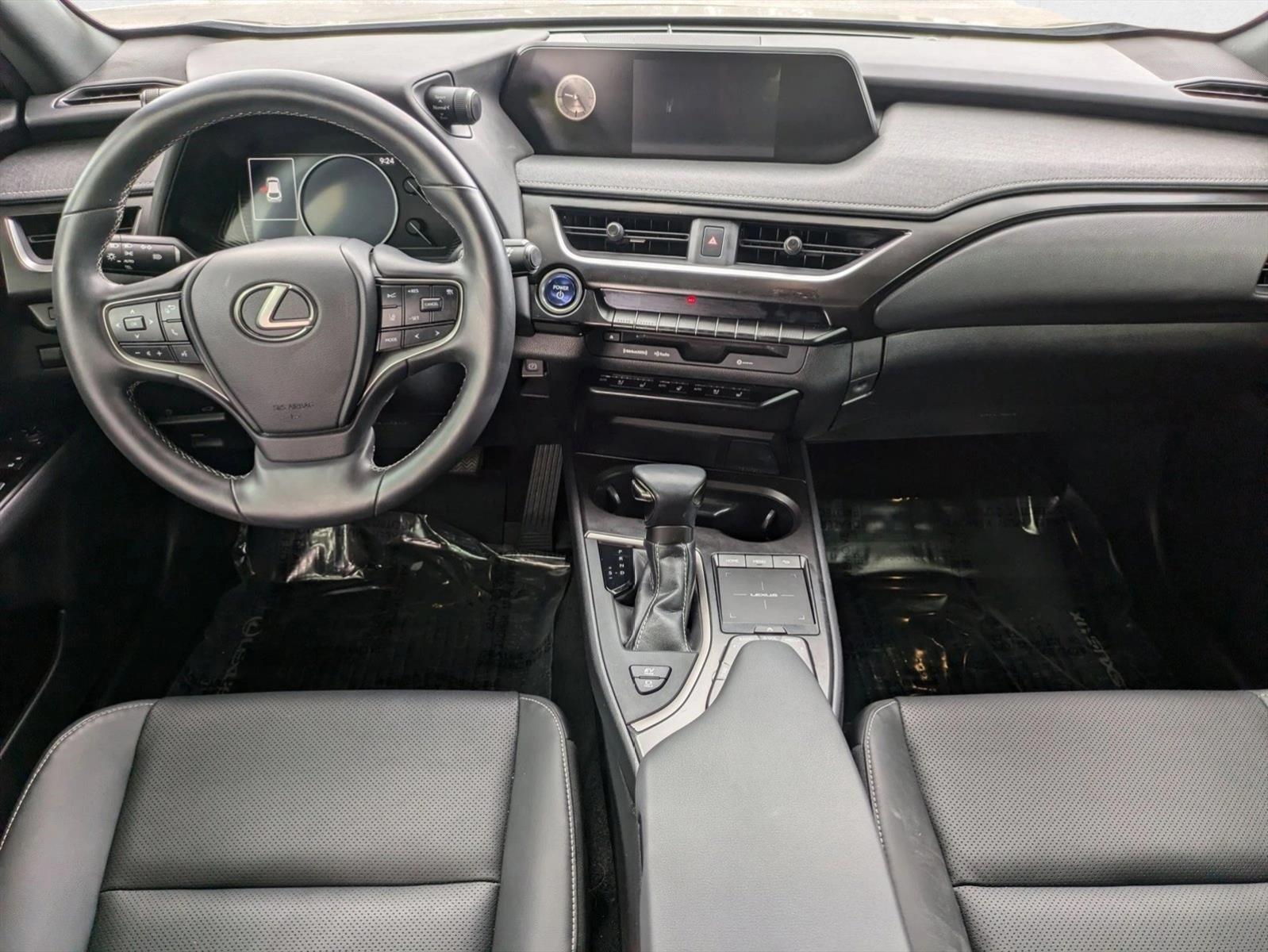 2021 Lexus UX 250h photo 17