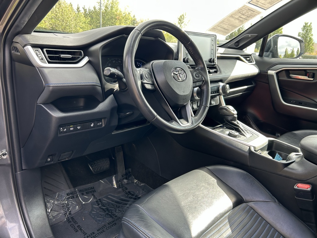 2020 Toyota RAV4 Hybrid XSE photo 12