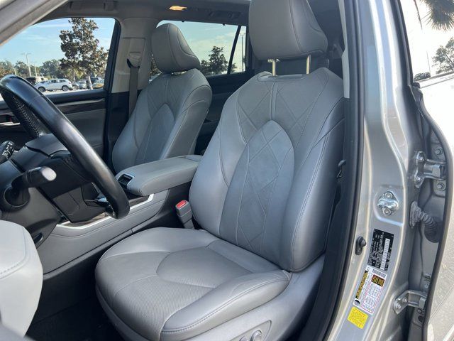 2021 Toyota Highlander Platinum photo 2