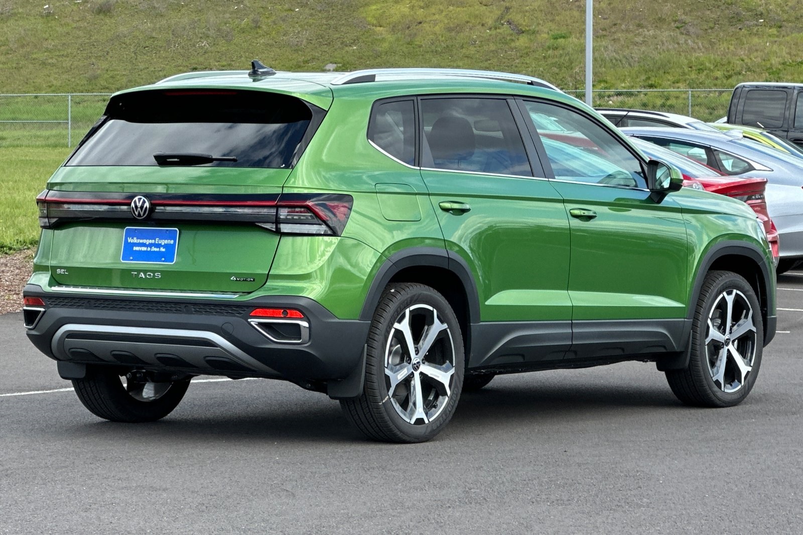 2025 Volkswagen Taos SEL photo 3