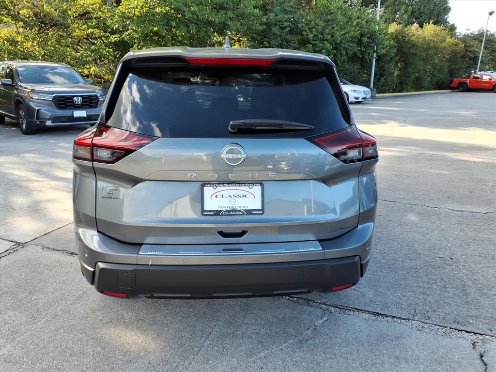 2026 Nissan Rogue SV photo 2