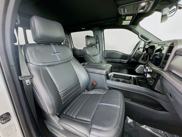 2025 Ford F-450 photo 30