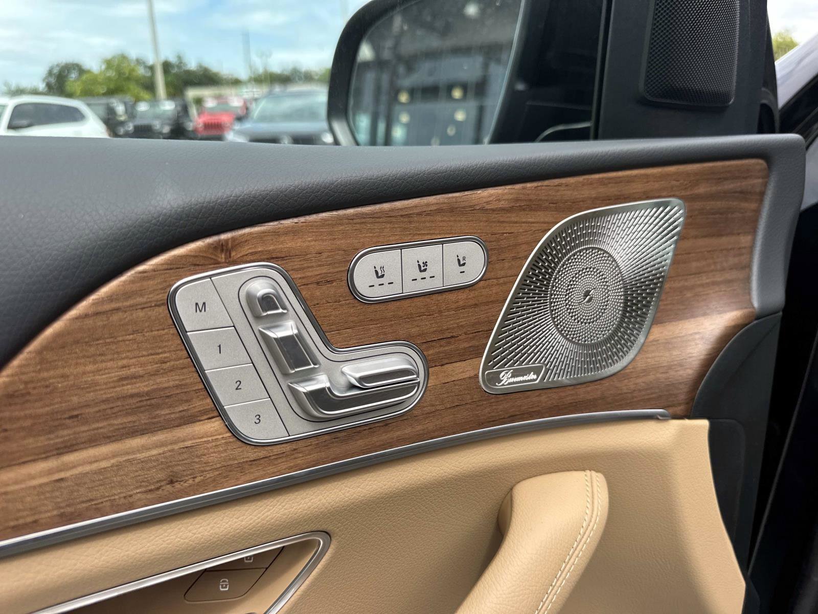 2026 Mercedes Benz GLS 450 4MATIC photo 11