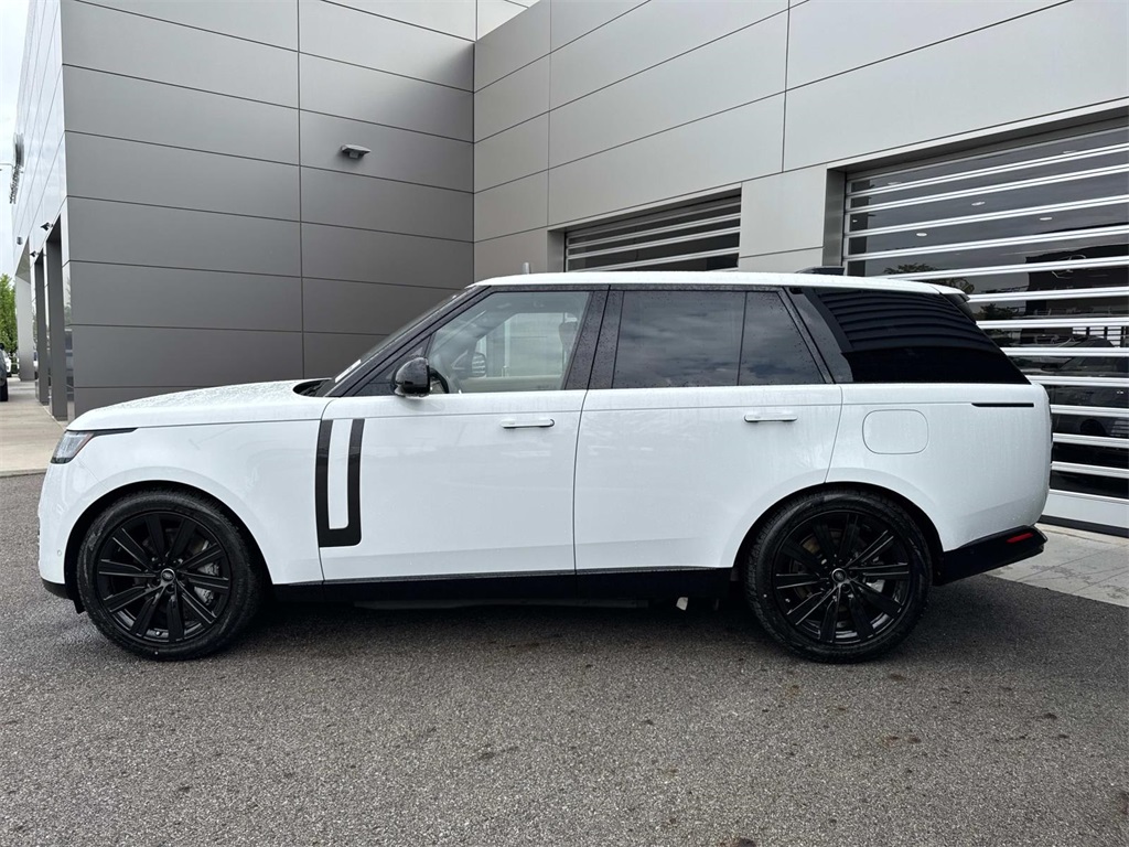 2025 Land Rover Range Rover SE photo 4