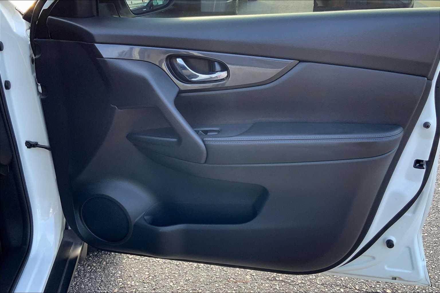2020 Nissan Rogue SV photo 20